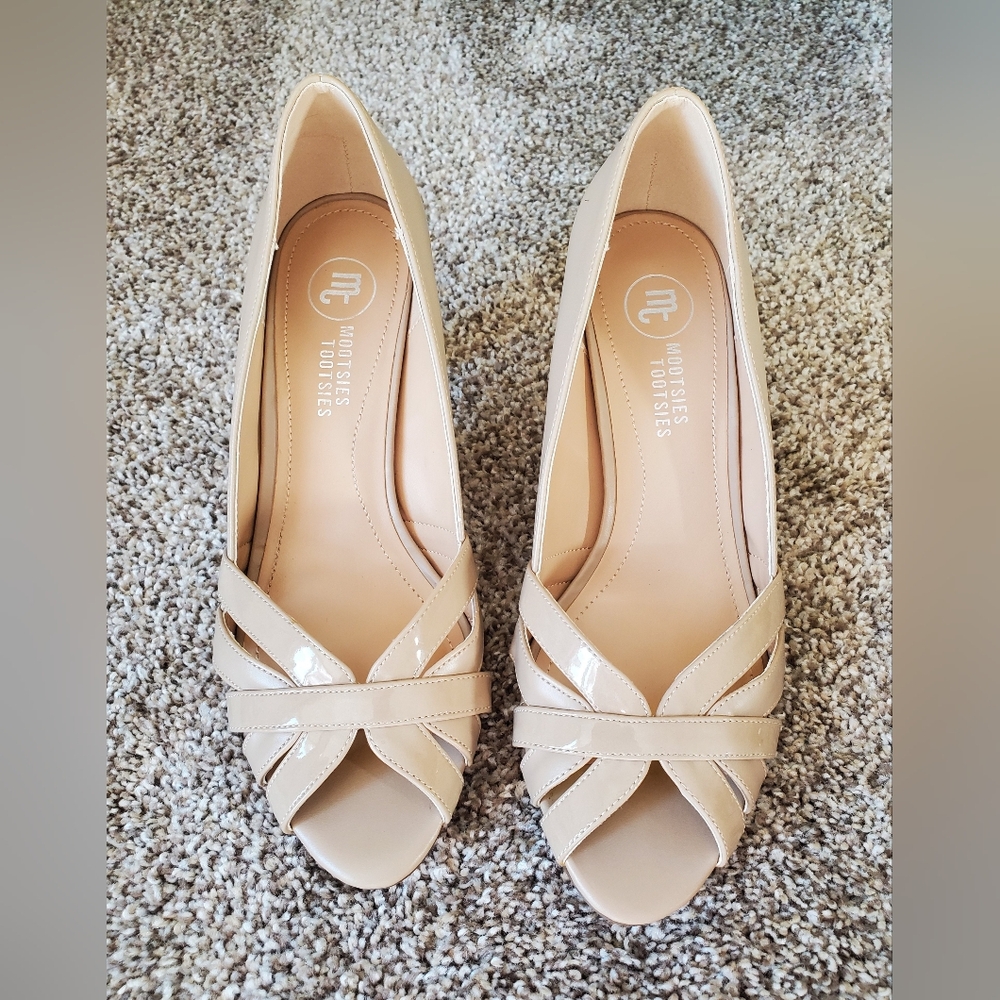 Mootsies Tootsies Mogiovana peep toe heels